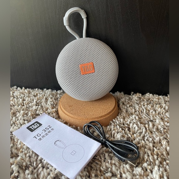 Brand New Mini Wireless Speaker, Waterproof and Dust-proof - Picture 2 of 7